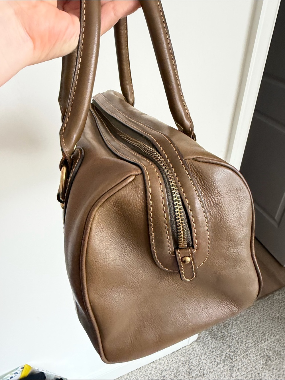 Banana Republic Classic Brown Leather Satchel Handbag - Picture 3 of 16